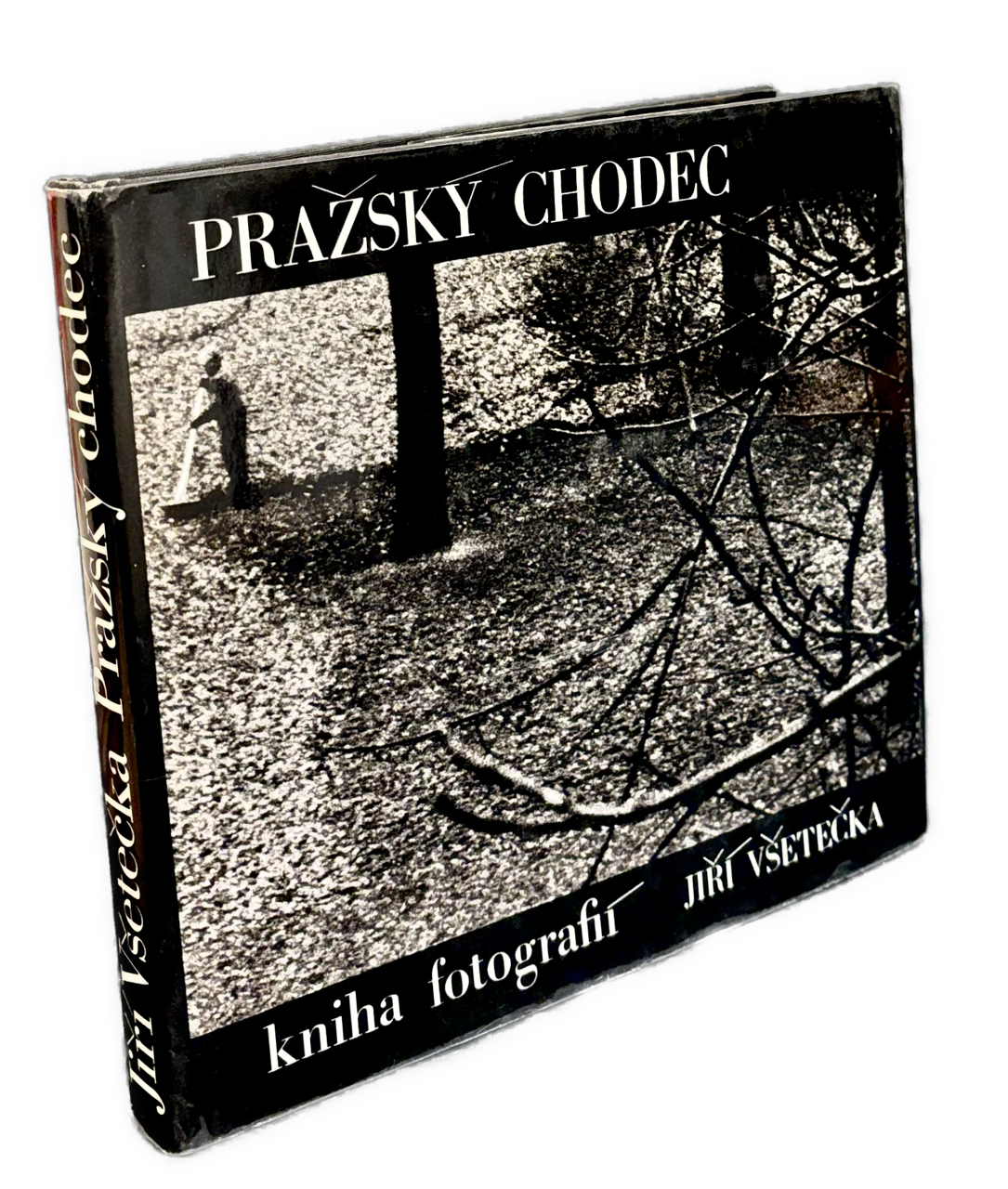 Pražský chodec. Kniha fotografií Prahy na motivy Vítěslava Nezvala IMG 2428