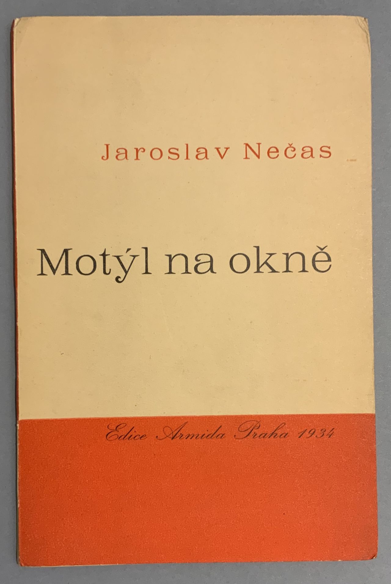 Motýl na okně 882081BF B4AA 4C07 8B3C E901ABAE8EFA2
