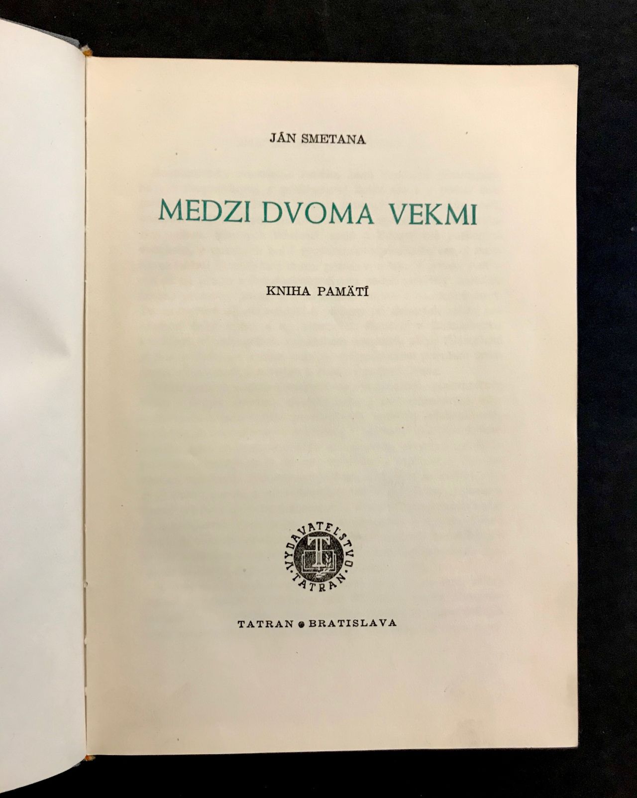 Medzi dvoma vekmi.- Kniha pamätí IMG 1528